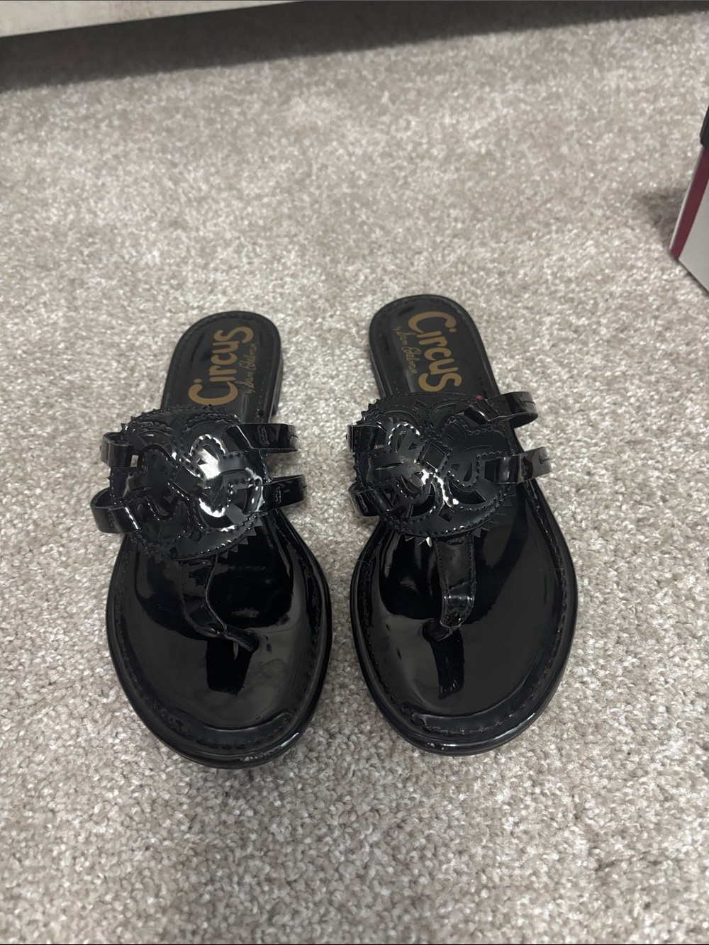 Circus by Sam Edelman Glossy Black Cutout Thong Slide Sandals - Picture 4 of 5